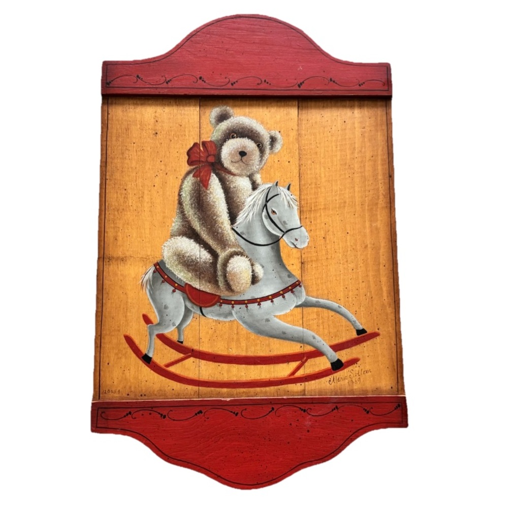 MARIE SOLLOM 1989 VINTAGE FOLK ART TEDDY BEAR ON ROCKING CHAIR ON WOOD ART ARTSY - Picture 7 of 7